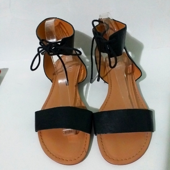 Francesca's Collections Shoes - Fanco starto Glenys leather sandals size 9.5M